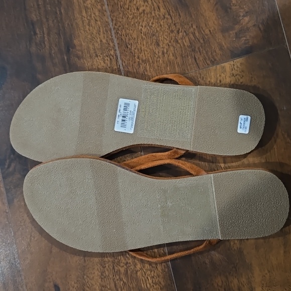 NWT Aerie brand sandals Size 7 - Picture 2 of 4